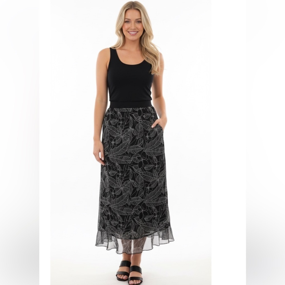 Choices size medium black & white maxi skirt